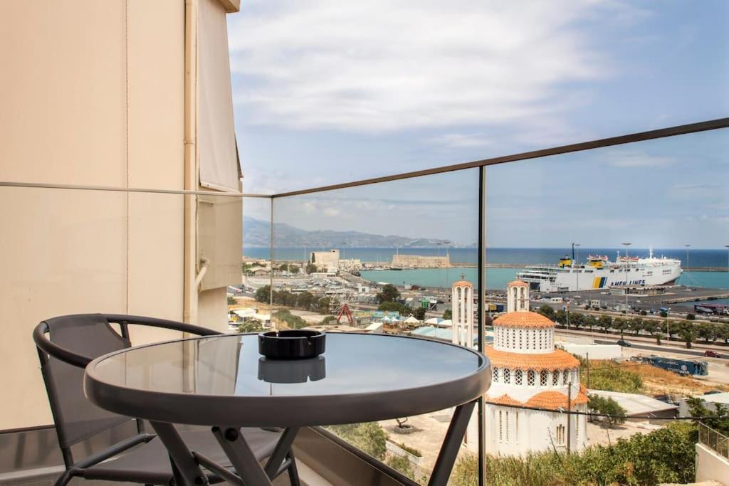 Minimal Loft Art With Sea View Over Heraklion Harbour Buitenkant foto