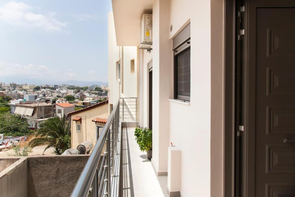 Minimal Loft Art With Sea View Over Heraklion Harbour Buitenkant foto