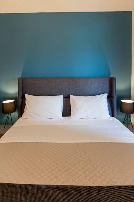 Minimal Loft Art With Sea View Over Heraklion Harbour Buitenkant foto